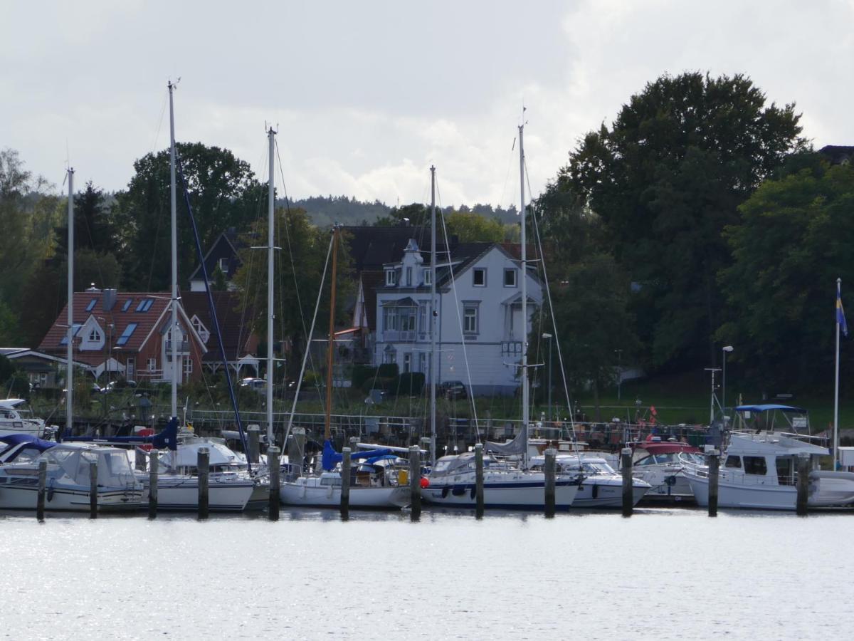 Wohnen Am Seglerhafen Mit Traveblick Im Kontorhaus Viele Extras Apartment Lubeck Exterior photo